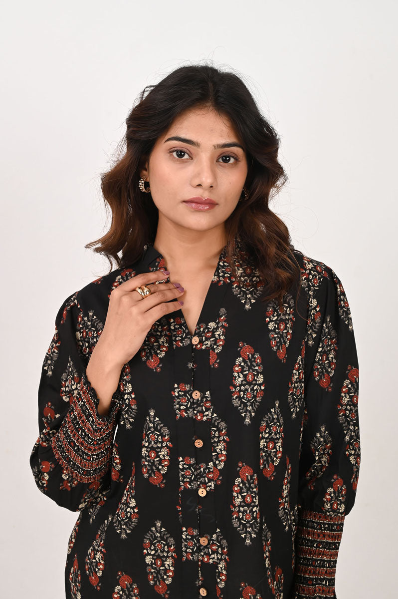 neckline detail of Black Printed Shirt for office and workwear available in sizes XS to 6XL, women's tunic