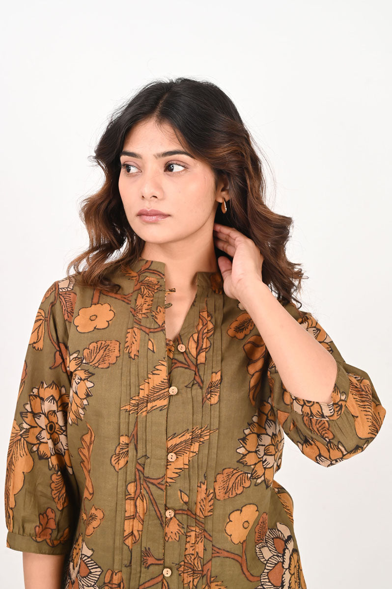 fabric detail of Green Kalamkari Pleated Shirt with V-neck with 3/4 sleeve, women's shirt