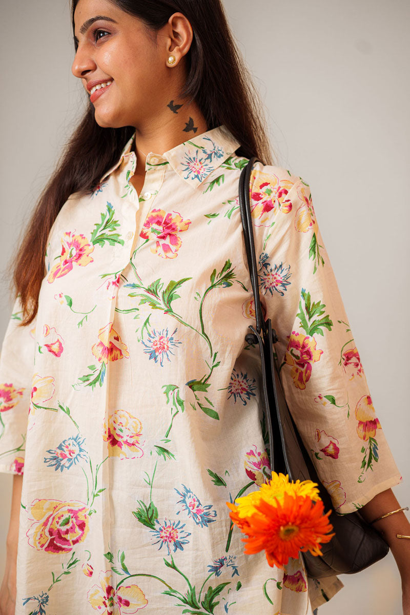 neckline detail of Off-White Floral Relaxed Shirt with shirt-collar in a relaxed fit, women's tunic
